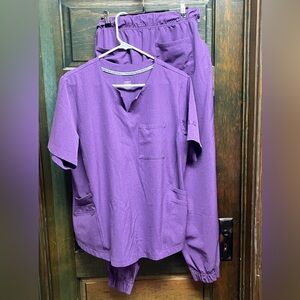 Cuddle, duds, purple set. Xl-Short sleeve top. Lg. Joggers drawstring waist